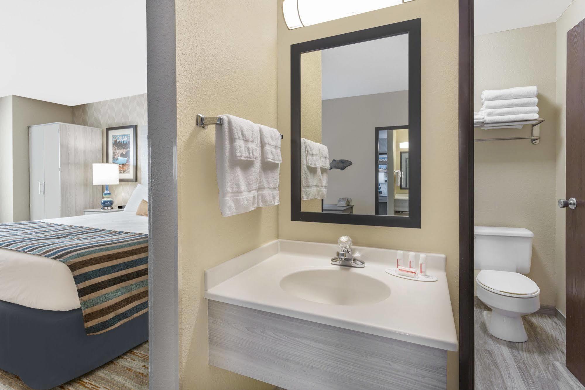 Silverstone & Hotel Spokane Valley